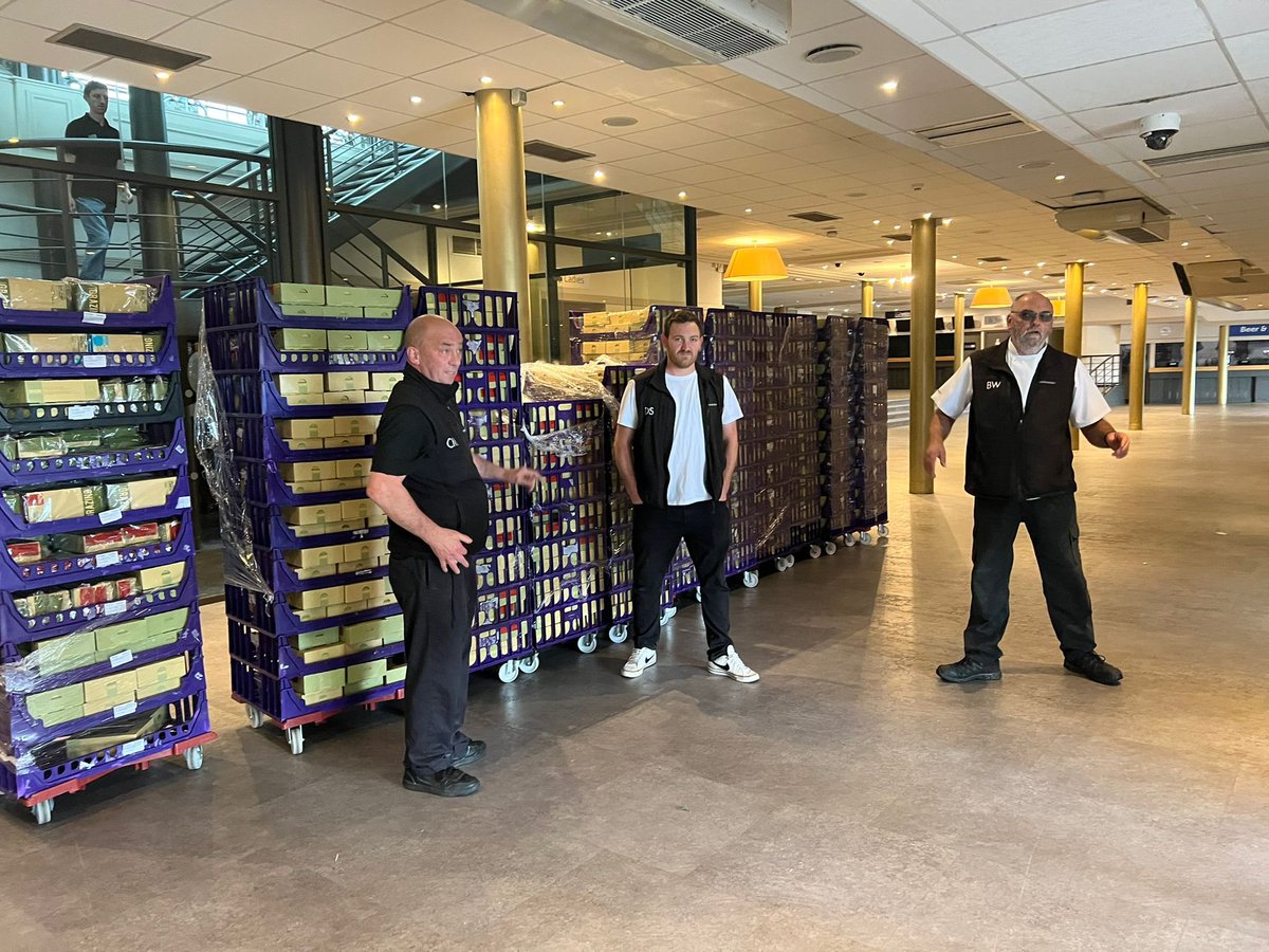Horseradish (@horseradishcr) on Twitter photo There is no racing today at <a href="/ChesterRaces/">chesterraces</a> today as British racing continues to mourn the death of Her Majesty The Queen.
Over 2,500 meals that were prepped will not be going to waste as they are going to those who need it most in the local community 👏 There is no racing today at <a href="/ChesterRaces/">chesterraces</a> today as British racing continues to mourn the death of Her Majesty The Queen.
Over 2,500 meals that were prepped will not be going to waste as they are going to those who need it most in the local community 👏
