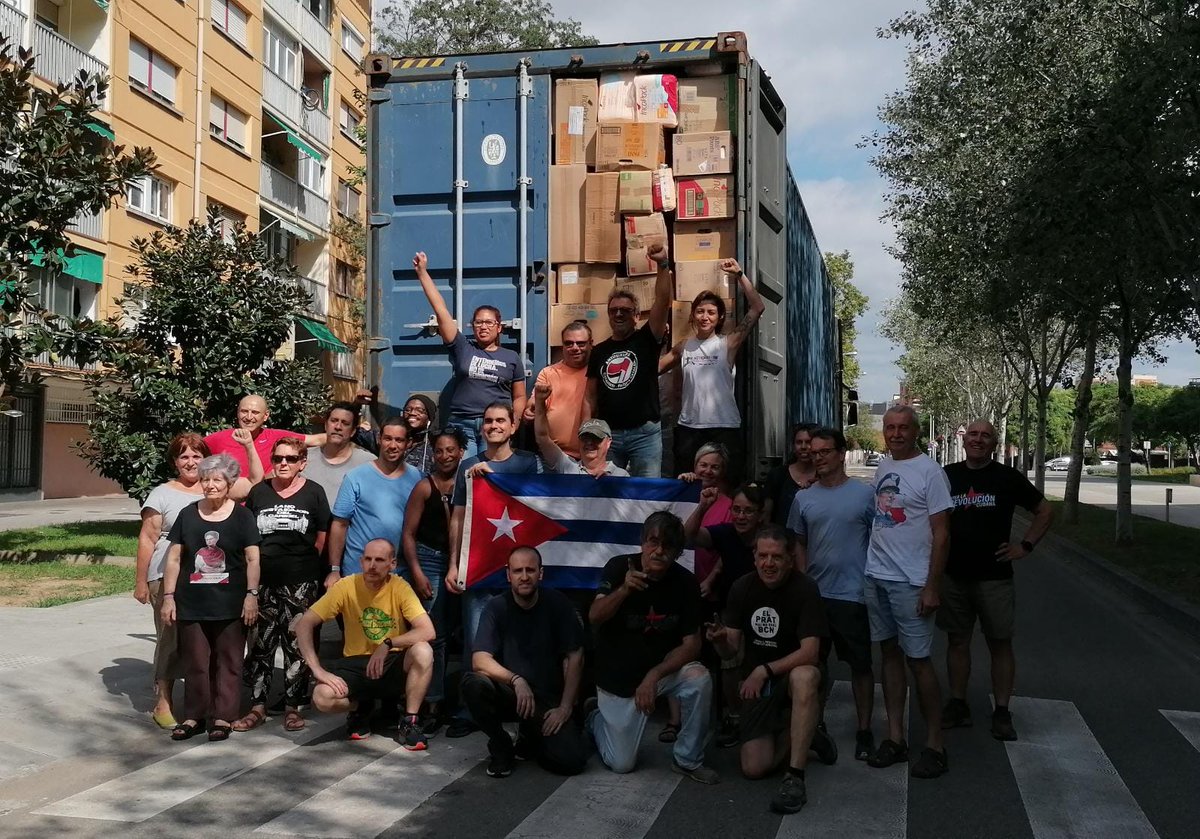 ConsulcubaBCN's tweet photo. Toneladas de amor para #Cuba desde el Prat de Llobregat, #Cataluña

Agradecemos a los presentes y a los q contribuyeron a materializar este envío de material sanitario para la Mayor de la Antillas

"Solo el amor engendra la maravilla" Gracias por tanta solidaridad #CubaNoEstaSola https://t.co/pk5wqtxUdo