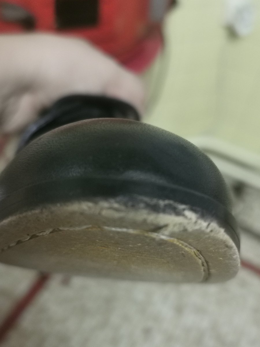ZzBacha's tweet photo. @celio Plus jamais celio ! Mon neveu a acheté une  paire de chaussures à près de 100 euros et au bout de 2 jours elles étaient dans un état déplorable. Cela démontre qu'en plus de la mauvaise qualité de leurs produits, le service client ne sert à rien. https://t.co/GgcMDxu9P5