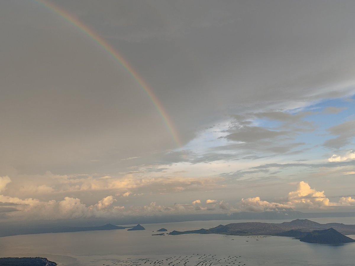earthshakerph's tweet photo. LOOK | Beautiful rainbow and the Taal volcano
This was captured yesterday (September 9, 2022) at 5:42 PM PhST as seen from Tagaytay City. Shared by
Ma. Cristina Palermo using her smartphone
#MeteoShaker https://t.co/6PHbg2U4m6