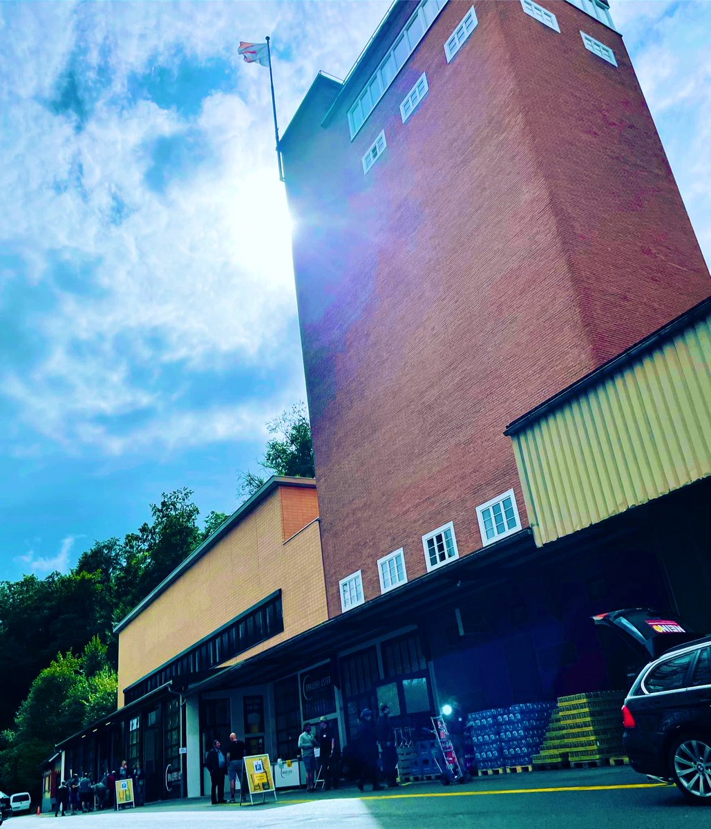 Braukultur_AG's tweet photo. Bei uns ist wieder was los🍻
Aktuell läuft der #rampenverkauf für unsere Aktionäre. Die #sonnescheint und das #bierfliesst #waswillstdumehr Ein #grossesmerci an alle die bei uns waren und #einschöneswochenende #cheers🍻 https://t.co/GztXr1XqEb