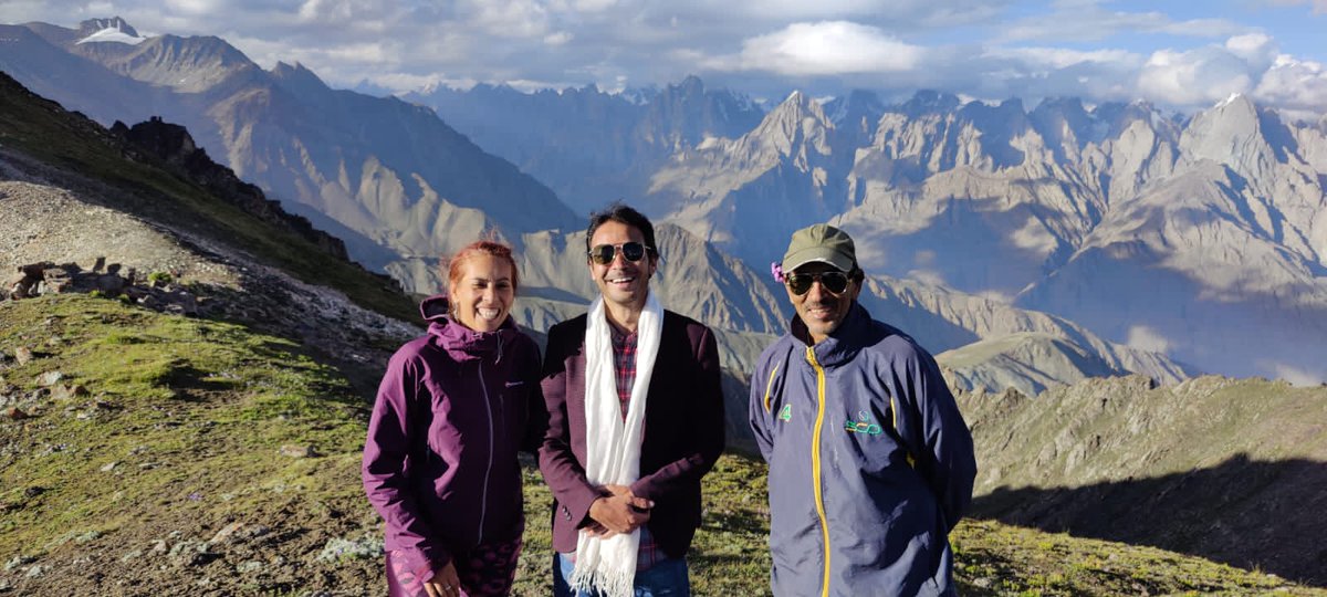 Shahid_Machulo's tweet photo. A view of thousands feelings.
At Machulo La, 5100 metres above sea level. The only place after Concordia where can see K-2 with 4 other 8000 m peaks
#MachuloLa
#K2ViewPoint
#GB https://t.co/6CH3TOhS8A