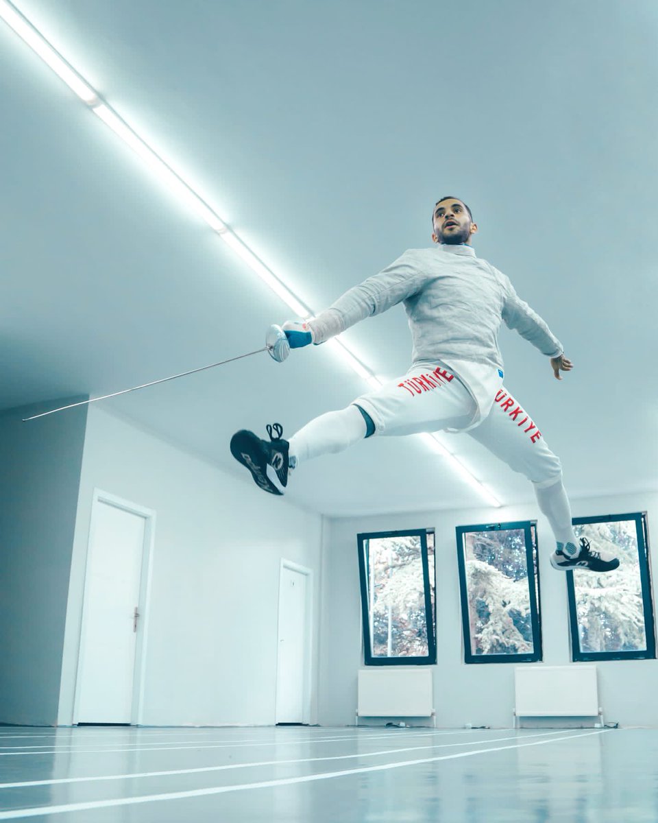 yildirimenver's tweet photo. Fencing... Best way to charge warrior spirits. I feel very lucky cause this is my life. 🤺⭐ Happy #WorldFencingDay2022 🙏🏻☺️

📷 @DergisiFitagain @TurkiyeEskrimF @FIE_fencing @eurofencing https://t.co/ifPCkYWXwy