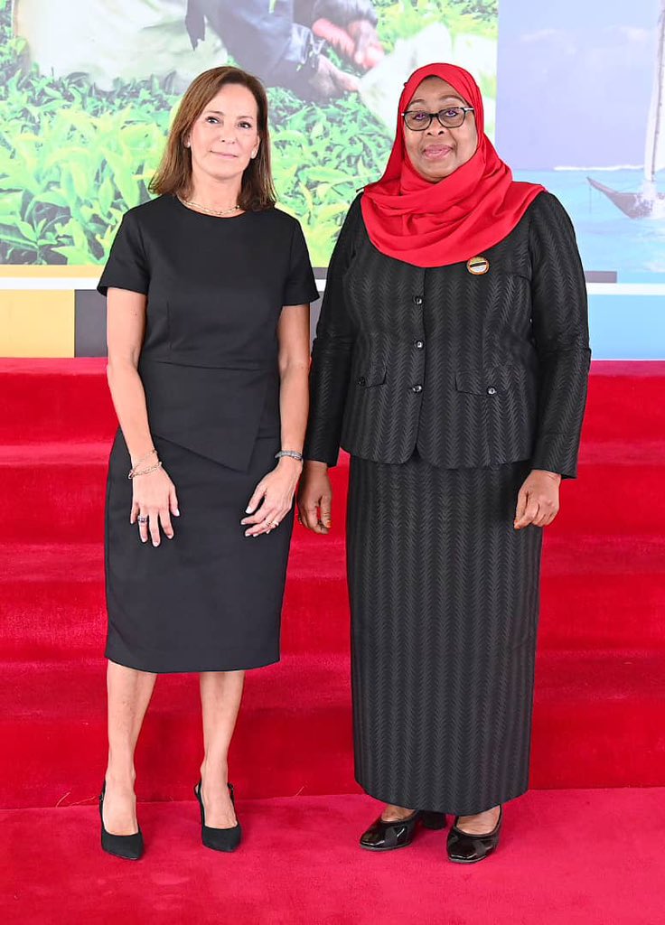 Mhe. Raia Samia Suluhu Hassan akiwa katika picha pamoja na Rais wa Mahakama ya Umoja wa Mataifa (UN International Residual Mechanism for Criminal Tribunals-(IMRCT) Craciela Gatti Santana mara baada ya mazungumzo yao Ikulu Jijini Dar es Salaam tarehe 10 Septemba, 2022 <a href="/venusnyota/">zuhura yunus</a>