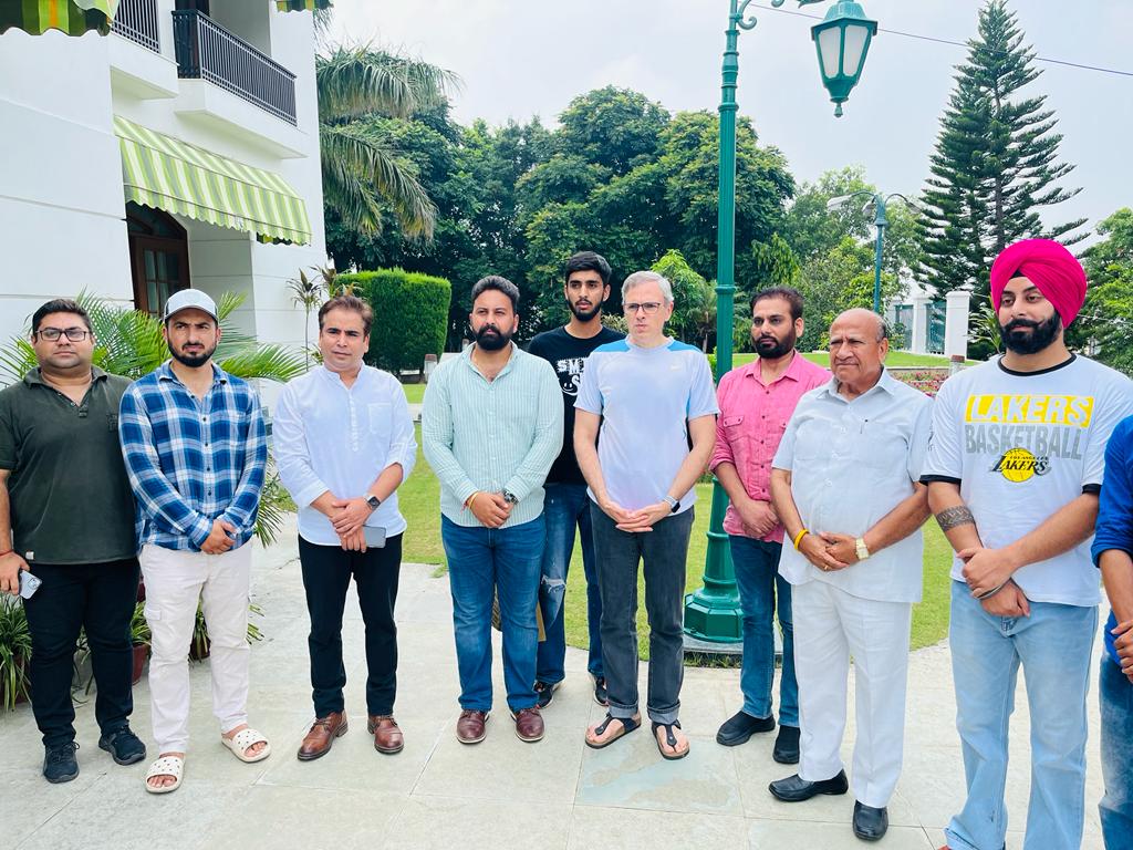 adreeschouhan1's tweet photo. With cheif Spokesperson @tanvirsadiq sab Spokesperson Jknc Jammu province @drgaganbhagat  , JkNCSU provincial president @HarshvardhanNc JkNCSU @Arunpal42136458  vice President JKNCSU poonch president @adreeschouhan1 meet with @OmarAbdullah  sahab at his residence jammu bathindi https://t.co/vYBzL7NQ5V