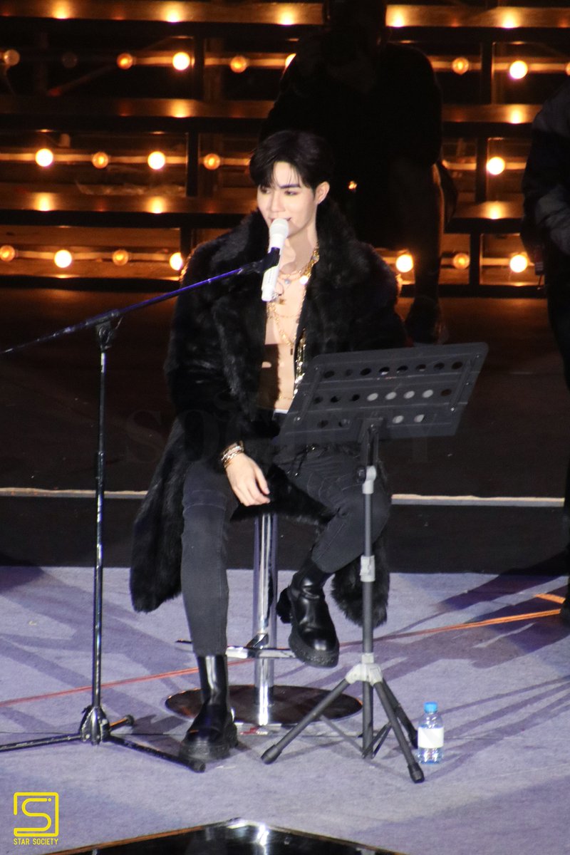 STARSOCIETY_TH's tweet photo. สุดแซ่บ ปั๊วะปังเกินต้าน ซี พฤกษ์ กับโชว์เปิดในงานแฟนมีตติ้งเดี่ยวเต็มรูปแบบของเจ้าตัว ทำเอาแฟนๆตื่นตาตื่นใจ ส่งเสียงกรี๊ดกันลั่นฮอลล์ไปเลย!! 

#ZeeMeShowConcert 
#ZeePruk https://t.co/JupH3qY2HU
