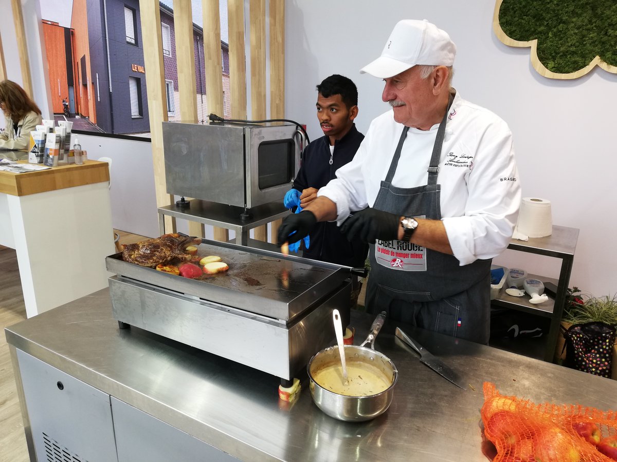 MadeinMarne's tweet photo. Le chef Thierry Landragin, de l'association française des maîtres restaurateurs, vous fait déguster des mets préparés avec les produits #MadeInMarne https://t.co/tMqOWu6PwF