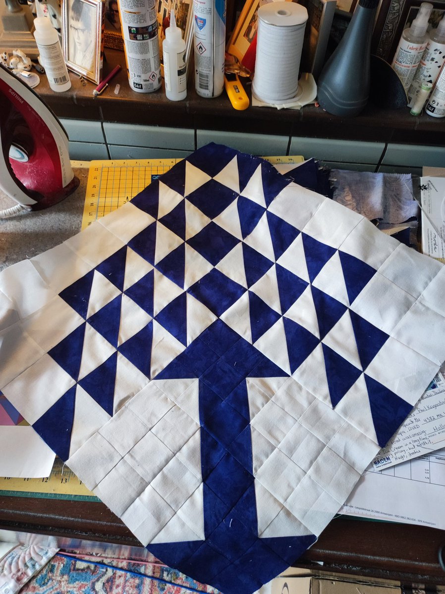HunterDeuling's tweet photo. What one can do with #Martelli #Templates #acornprecisionpiecingproducts and a #Bernina #B590. 24" finished #TreeOfLife #QuiltBlock using #MichealMillerFabric #Krystal Blue and #Benartex #ColorsForQuilters white
#Patchwork #Piecing #Quilt #quilting #QOAB #HunterDeuling https://t.co/UpKzKExboZ