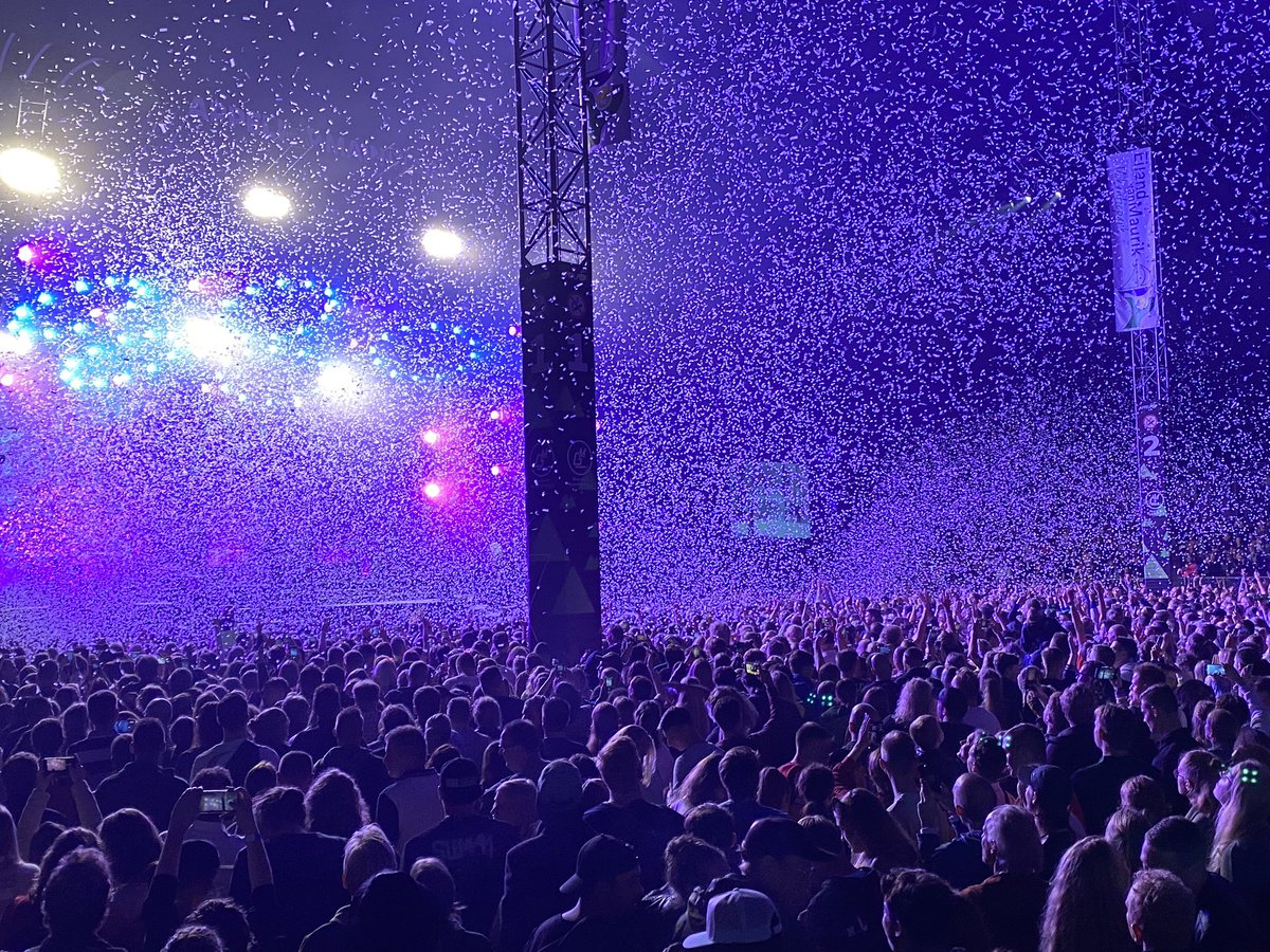 HansBeenakker's tweet photo. Wat een feest! Om met z’n allen super trots op te zijn! #Appelpop #Tiel @appelpop @gemTiel https://t.co/SI0CLKrsw5