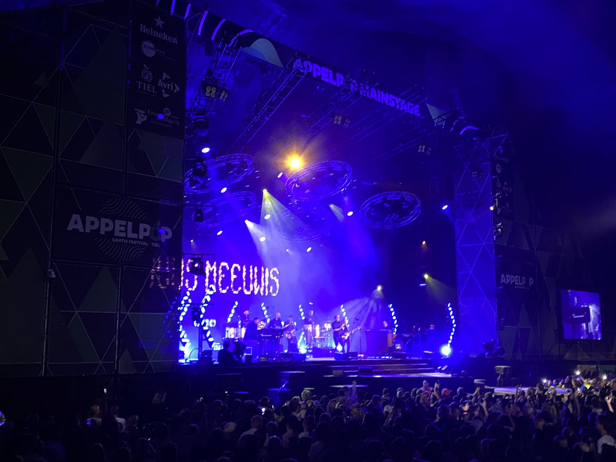 HansBeenakker's tweet photo. Wat een feest! Om met z’n allen super trots op te zijn! #Appelpop #Tiel @appelpop @gemTiel https://t.co/SI0CLKrsw5