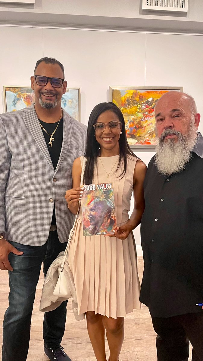 AurysCJ's tweet photo. Anoche en el lanzamiento del libro: “Cuco Valoy, una biografía autorizada” escrito por el autor José Díaz y portada del pintor Rigo Peralta. 

¡Qué honor compartir esta noche especial con el maestro de la música Cuco Valoy y amigos! https://t.co/gqdEngU6RM