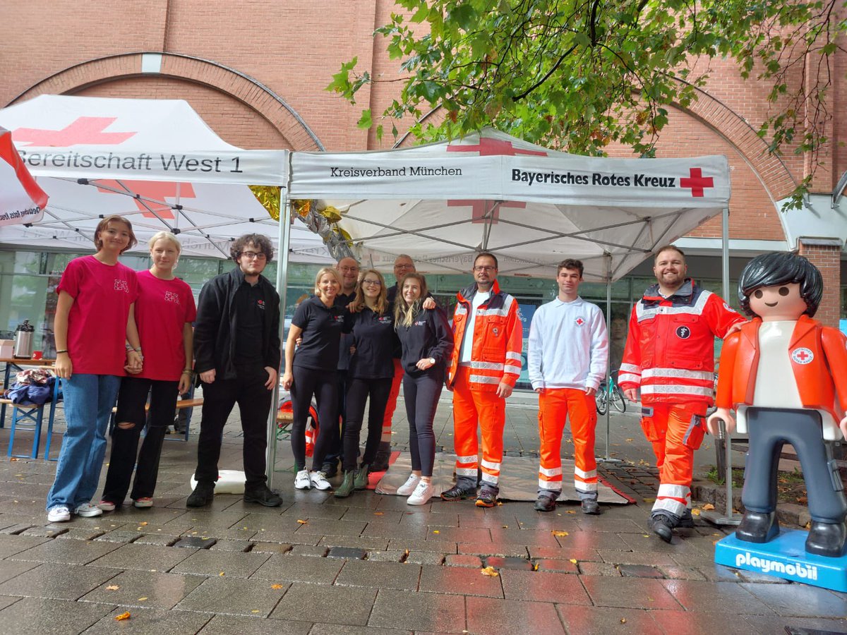 #TagDerErstenHilfe

Wir sind bis 16 Uhr am #Rotkreuzplatz. 

Kommt einfach vorbei und frischt euer Erste-Hilfe-Wissen auf.