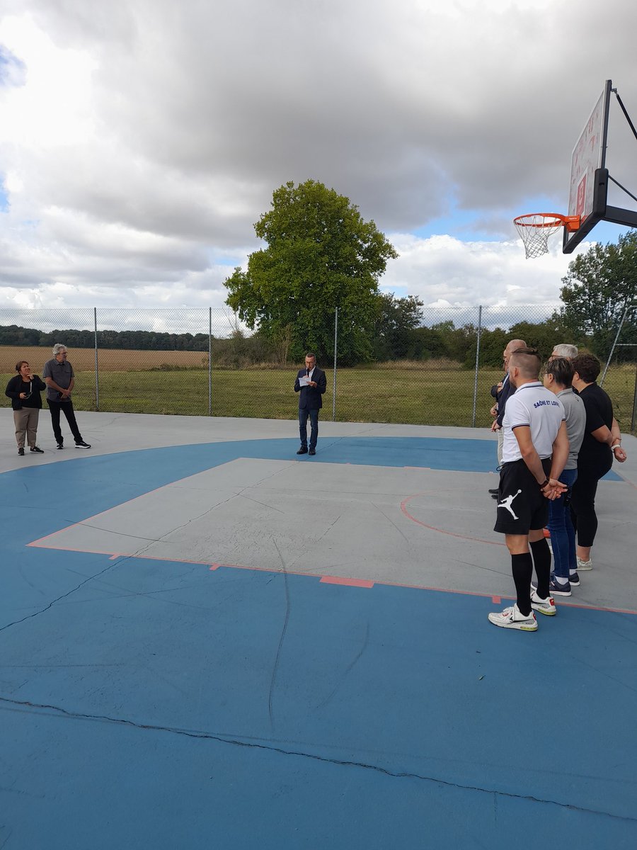 alaumet's tweet photo. Inauguration à Saint Loup Geanges des terrains @3x3ffbb de la @ffbasketball dans le cadre du #planINFRA
Cc @SAILLARD11 @Souchois_M @stephanekroemer
@FIBA3x3 @CDBasket71 @saoneetloire @LeGrandChalon https://t.co/RSiB1BoSKd
