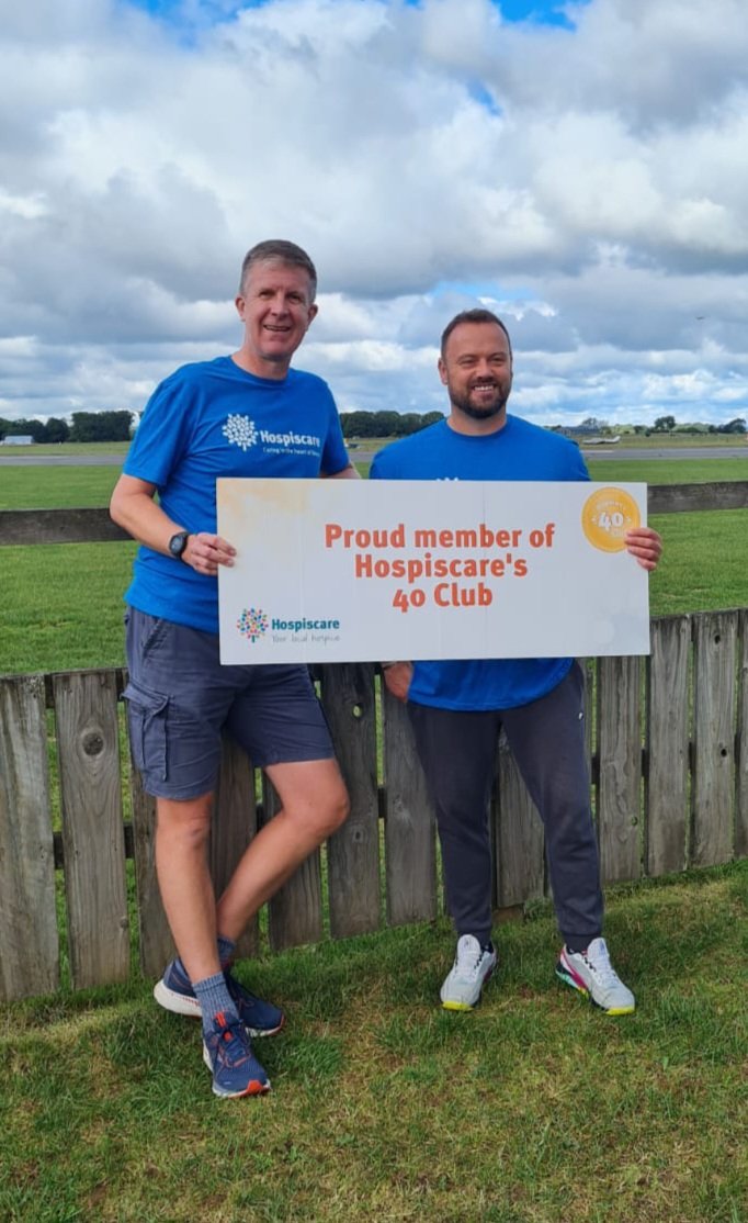 Today we are mainly jumping out of plane for <a href="/Hospiscare/">Hospiscare</a> <a href="/paulwosborne/">Paul</a> <a href="/SkydiveBuzzLtd/">Skydive Buzz</a>

justgiving.com/fundraising/lh…