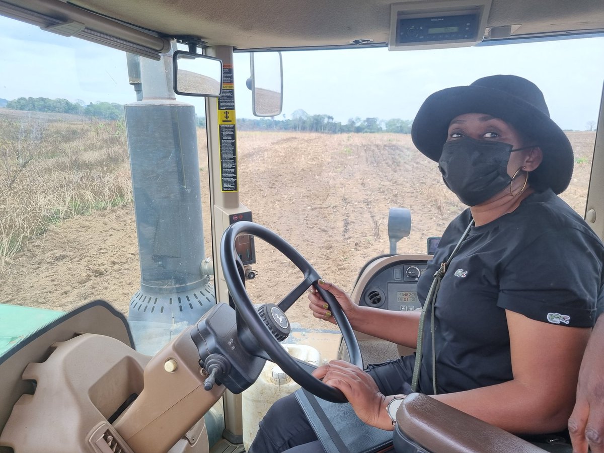 Combien touche le PR  : on sait pas 
Combien touche un député : on ne sait pas 
A Combien s'élève la première tranche versée par l'Ouganda : on ne sait pas
Qd on  augmente ou on réajuste  le salaire d'un enseignant,  on  le crie sur tt les toits
Vive la transparence