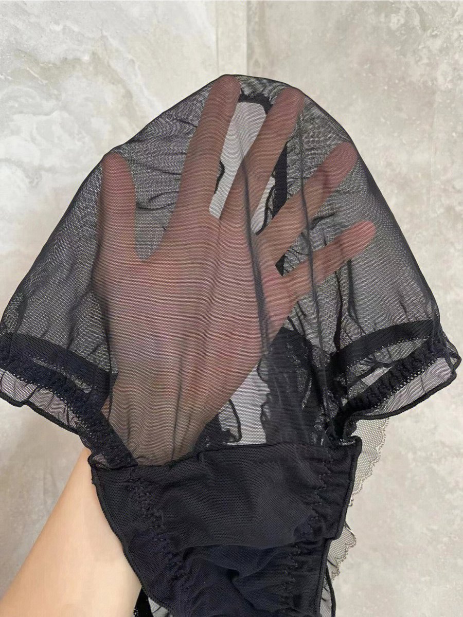 今天谁请我吃月饼，我就把这个送给他