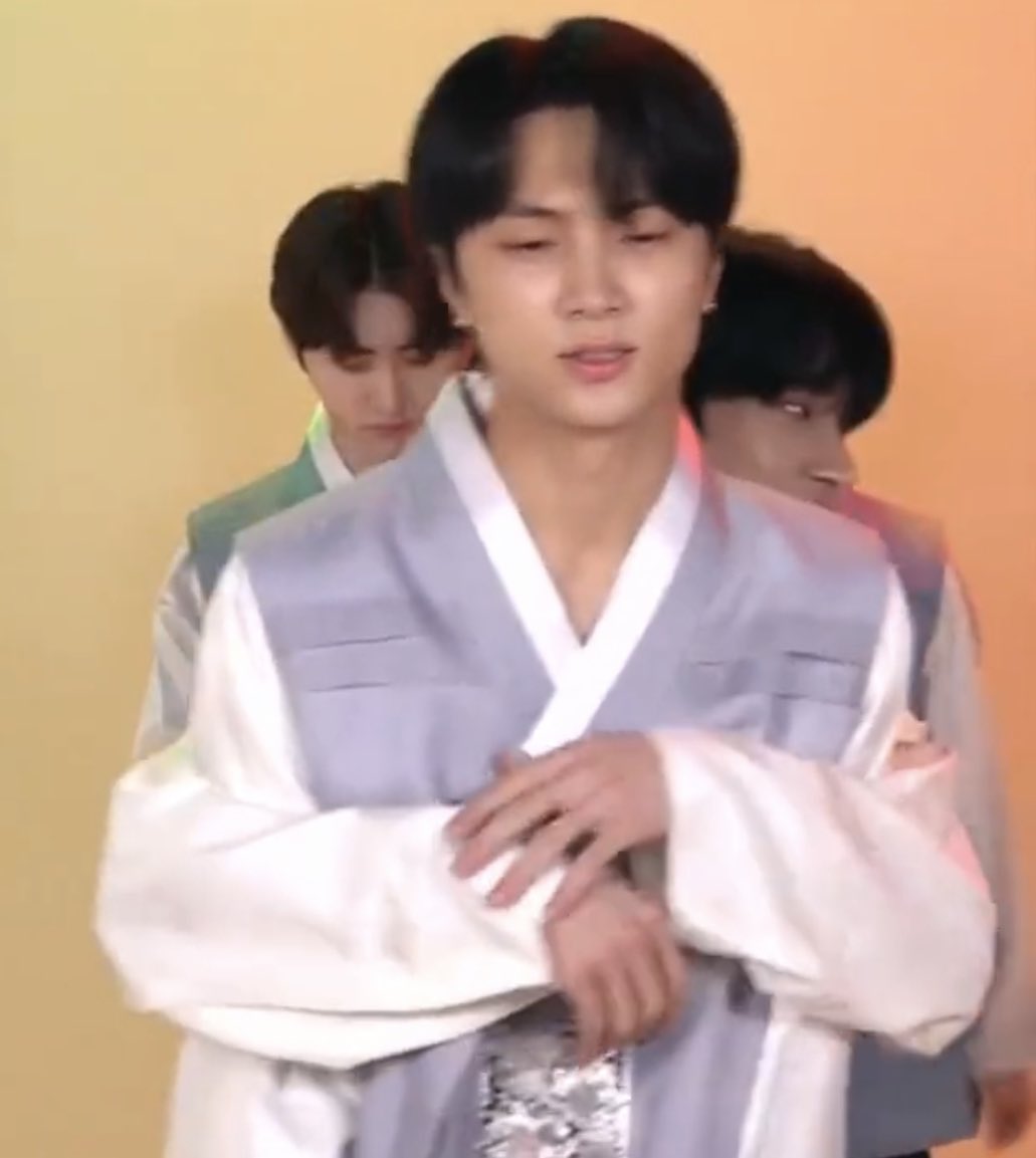 Jungwon and Jake back hugging Jay 💞