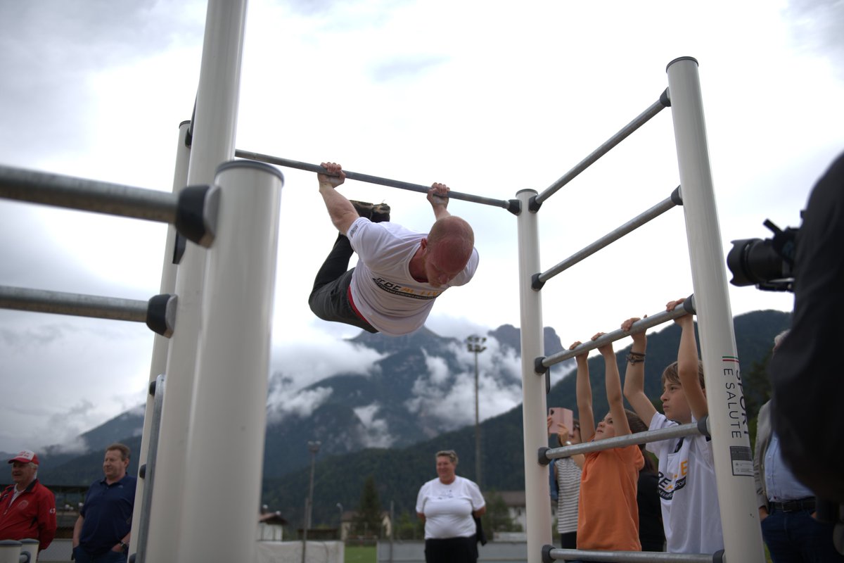 SporteSaluteSpA's tweet photo. E sono tre le aree attrezzate del progetto #SportNeiParchi nel Veneto. 🤩
L’apertura di ieri a Calalzo di Cadore darà la possibilità a tutti i cittadini di allenarsi in una palestra a cielo aperto immersa nel verde. 🌳💚
#sportesalute #sport #parchi #comuniitaliani @comuni_anci https://t.co/ne9zWSgEZt
