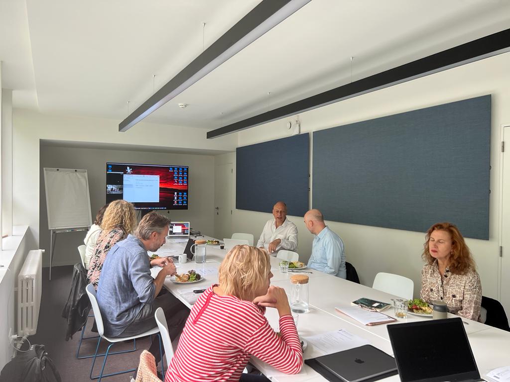 Film_directors's tweet photo. Ready to start! 🤩👍

The FERA Executive Committee Board meeting is going to marinate ideas, plan for next year, and food for thoughts on how to support and advocate for European Directors 🇪🇺📽️

Stay tuned! #FERAdirectorsEU https://t.co/MY1EJ5vMje