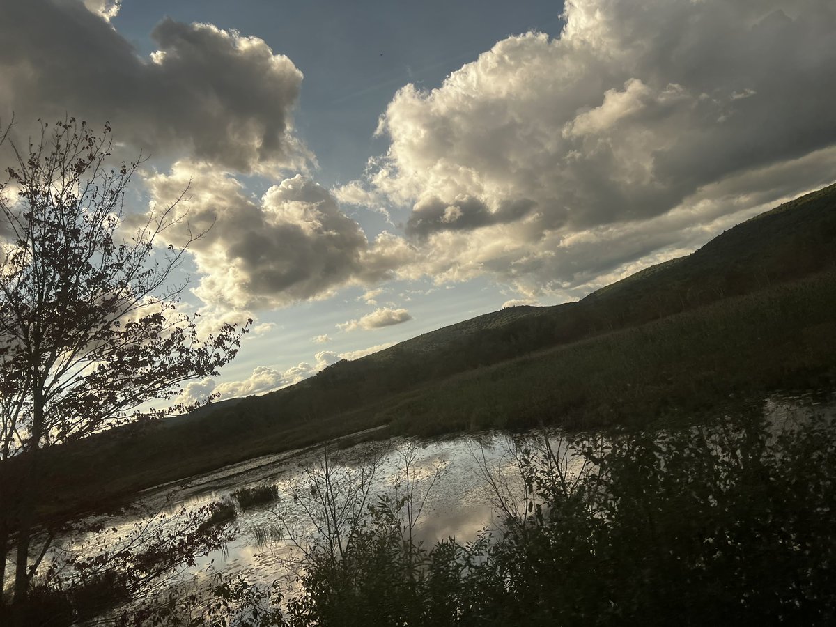 JamrozPhoto's tweet photo. #beautifulday and #views from the @Amtrak #amtrak in #NewEngland #lakeshorelimited #train #Trainspotting #streetphotography #NaturePhotography #clouds #americathebeautiful #travelphotography https://t.co/fug2Qdx9b3