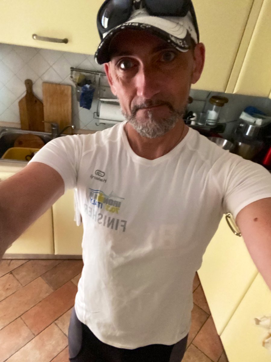 772master's tweet image. Chi vuole andar via da qualcosa e chi invece non vede l’ora di tornarci.
Chi vuole e chi vorrebbe…
In questa foto le mie due passioni, quello che voglio🏃🏻 e quello che vorrei 👨🏻‍🍳