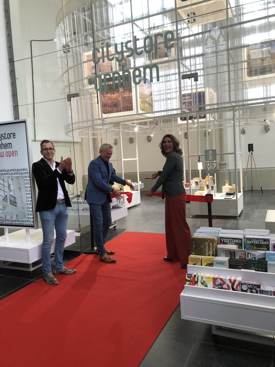 Vanmorgen aanwezig geweest bij de opening van de citystore Arnhem in de Eusebiuskerk aldaar. Alleen het nieuwe informatiepunt op die prachtige lokatie is al een bezoekje waard. Ga dat zien!! <a href="/gemeentearnhem/">Gemeente Arnhem</a> <a href="/ArnhemEusebius/">Eusebiuskerk</a>