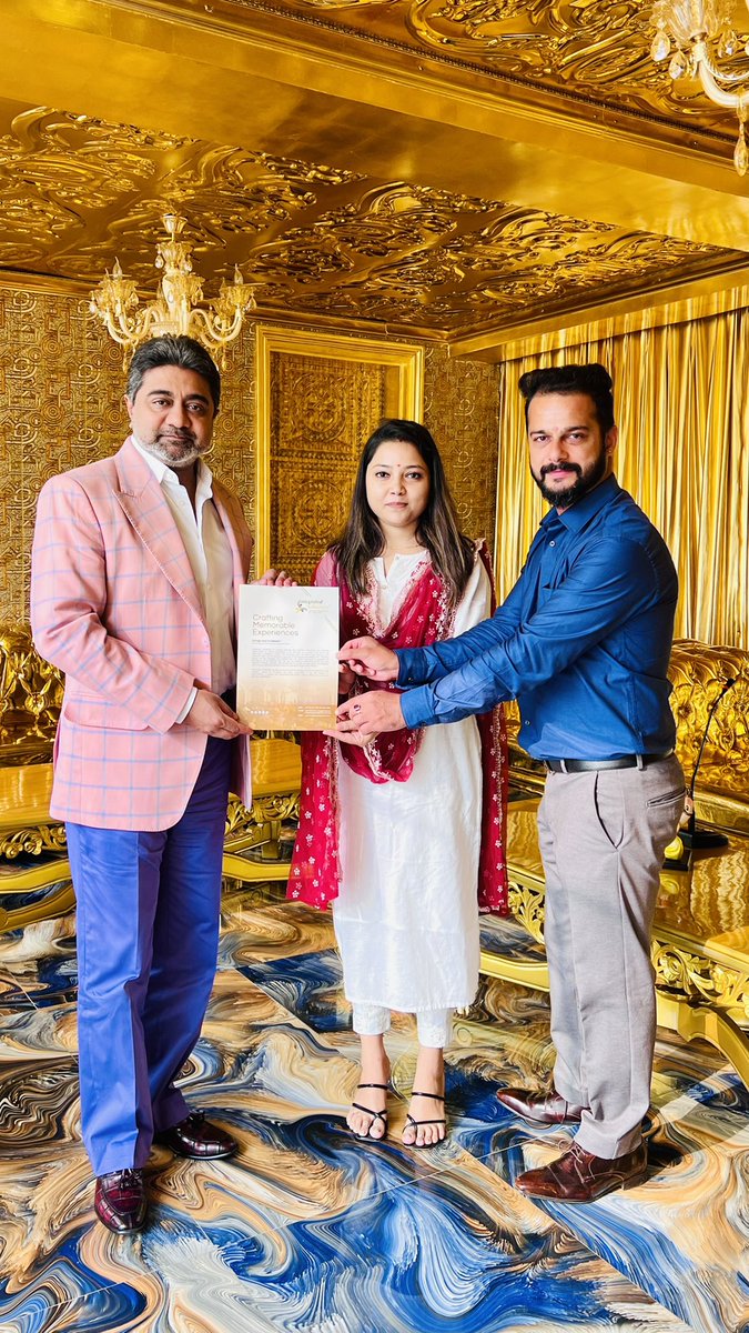 TheVermaFamily's tweet photo. #ganapati statue presented by #JuhiSabharwal and #himanshusabharwal alongwith the invitation to be the guest speaker at the conclave organised by #integratedachievers ~ September 10, 2022
#VermaFamilyDiary #AncaVerma #AbhishekVerma https://t.co/Yo8zidq9gA