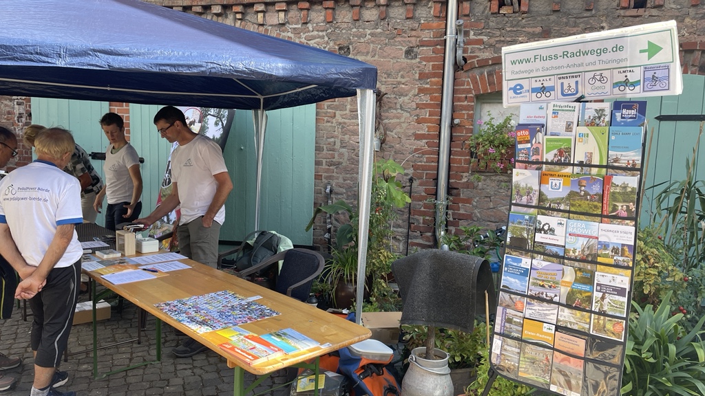 Flussradwege's tweet photo. Heute sind wir mit einem kleinen Informationsstand beim #Fahrradaktionstag von #PedalPower #Börde in #Bebertal.
!B https://t.co/qr5SNNZcDA