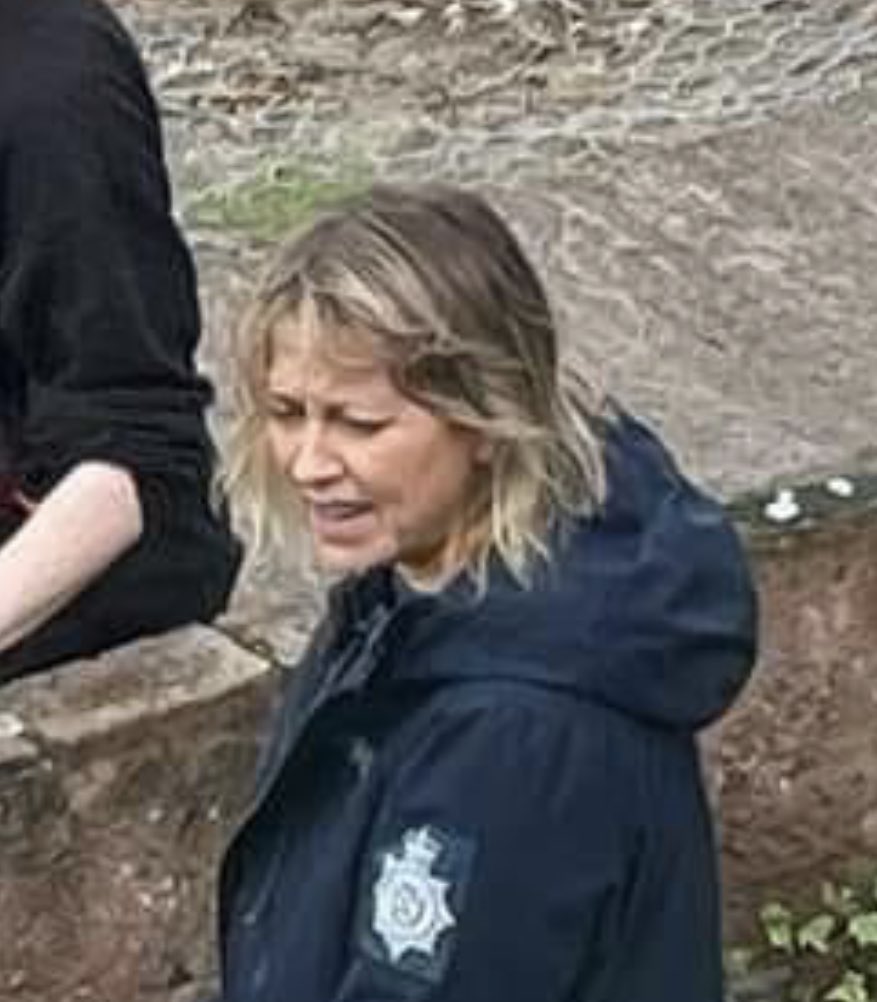 Grayling71's tweet photo. I’m sorry but how fast does Nicolas hair grow… gees #Annika #nicolawalker it was really short in #Marriage https://t.co/71QaFPIYq4