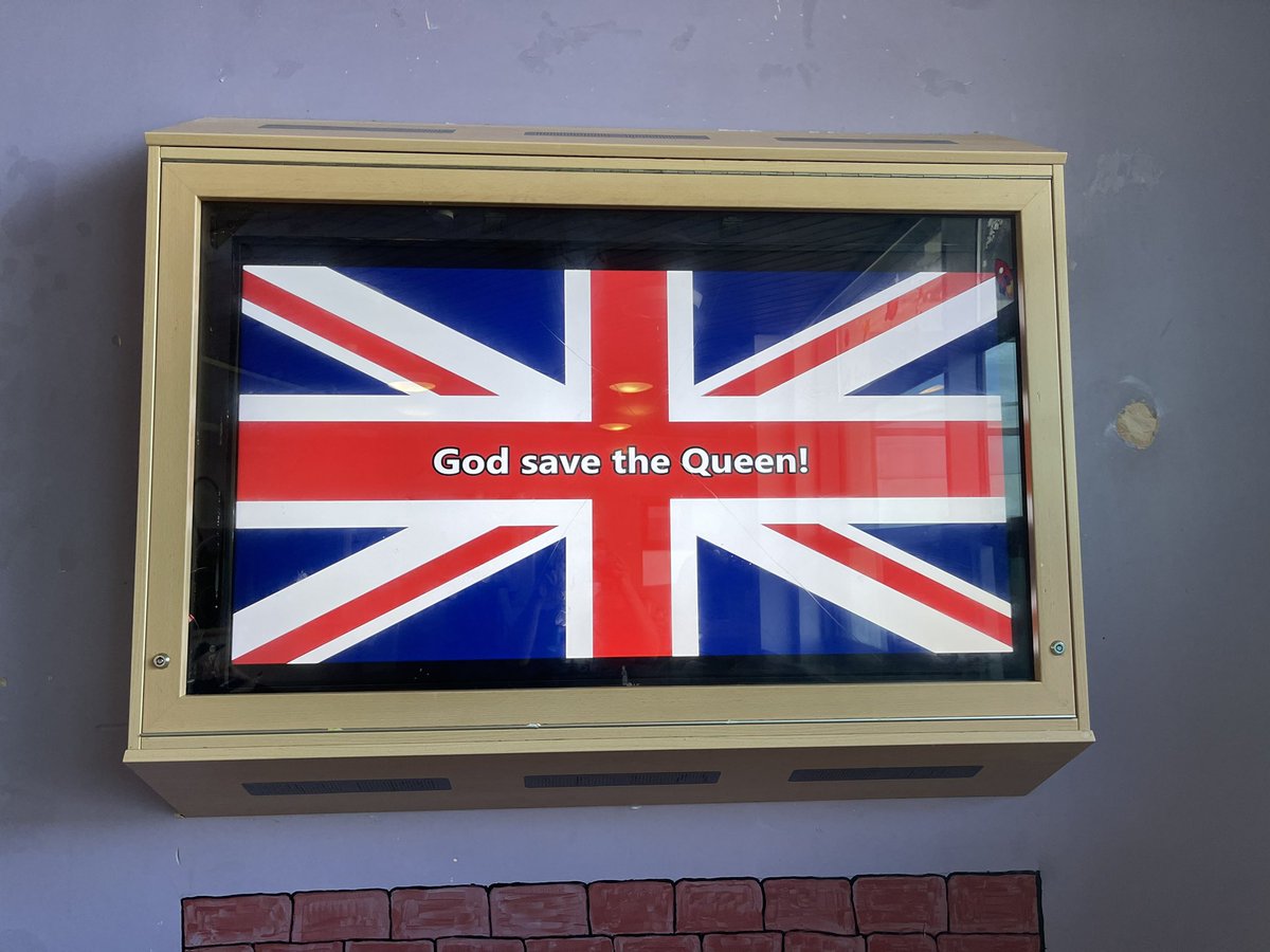 Lovely little afternoon tea for the patients on <a href="/WardKeats/">Keats ward</a> yesterday to celebrate the life of her majesty the queen 💙 #QueenElizabeth #LondonBridgeIsDown <a href="/Victori02240665/">Victoria Ratcliffe</a>