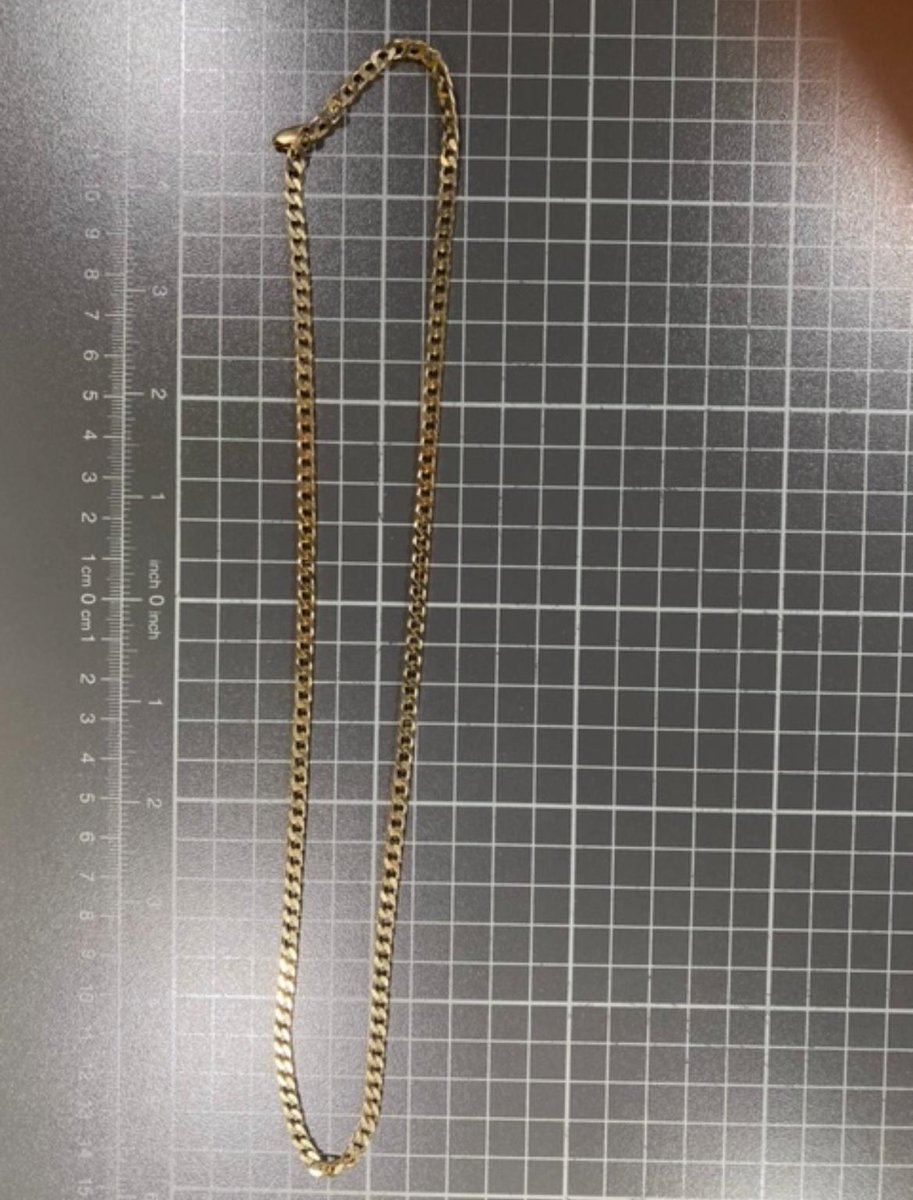 PLVNG's tweet image. ⚠️Demanem col·laboració ciutadana per localitzar la propietària d'aquesta cadeneta d'or, la qual va ser víctima d'un #robatoriambviolència el passat 7/9/22 a la zona centre #Vng
@mossos va detenir l'autor però la víctima va marxar plorant del lloc, segons un testimoni
Fes RT 🙏