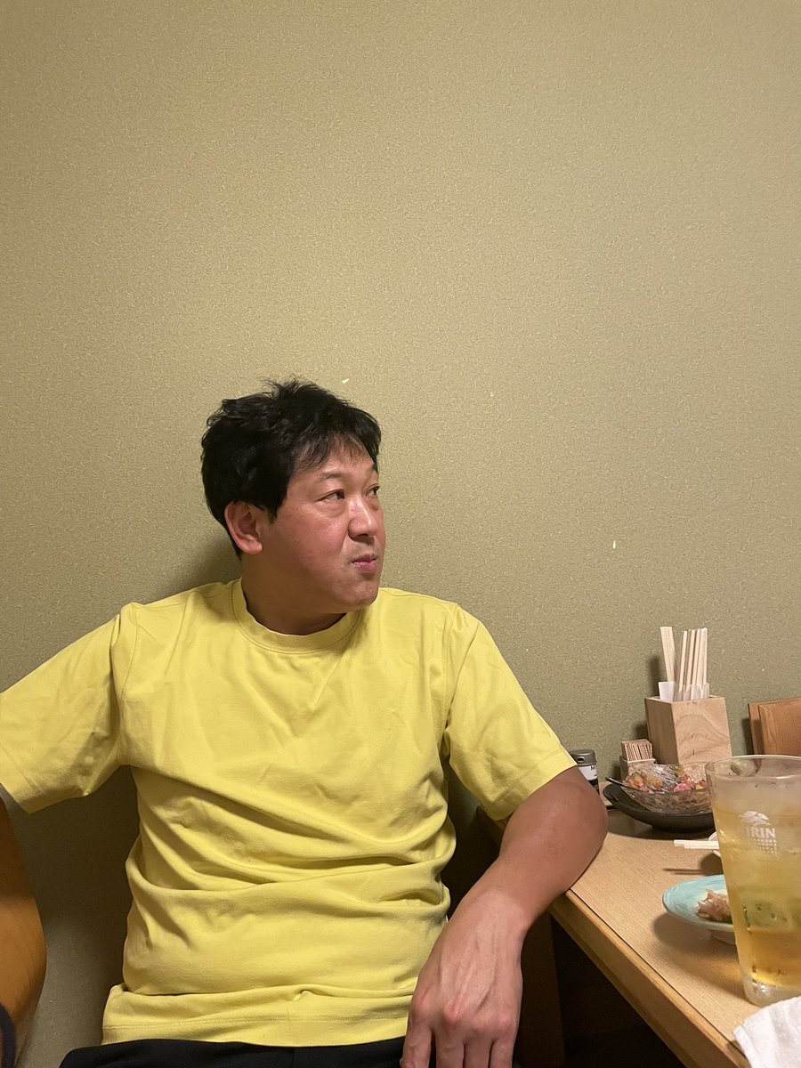 ktt7771's tweet photo. 明日ゴルフ早いので前乗りです😭😭

24時間テレビみたいな服着てる神山社長笑笑⭐️
#ケーテーテック
＃神山社長 https://t.co/EVgaZyrCsb