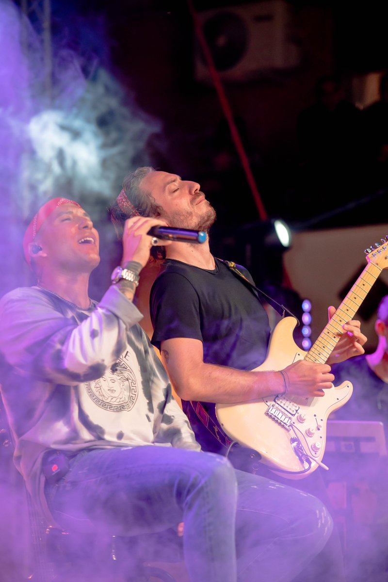 MattiaBriga's tweet photo. Il Summer Tour è al suo atto finale.
Ci vediamo questa sera in Molise, a Cercemaggiore (CB), per l’ultima tappa !

Hasta Luego 👋🏻 ⛱ 
🎸 @ProiettiGuit https://t.co/NcIWFdmN8W
