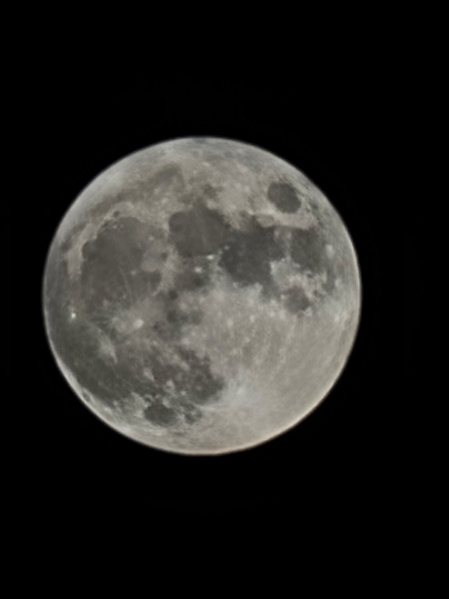 lotus_i52's tweet photo. 中秋の名月バッチリ撮れた🌕
さすがのカメラ性能📷😀

https://t.co/spTbtLe0xM

#galaxy #s21 #galaxys21 #galaxys21ultra #ドコモ #docomo #sc52b #月相 #月 #中秋の名月 https://t.co/faD3zQ4OsX