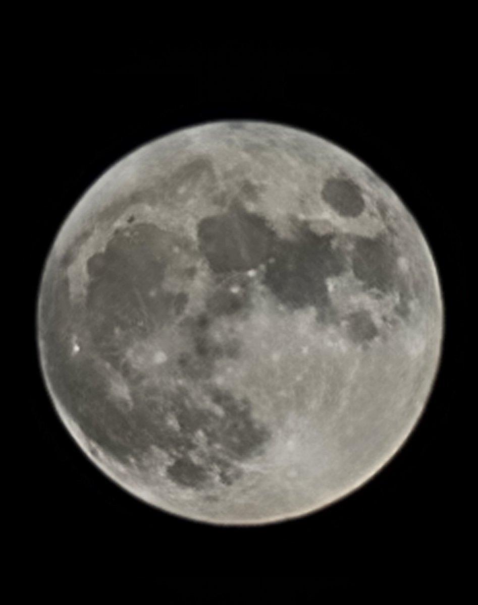 lotus_i52's tweet photo. 中秋の名月バッチリ撮れた🌕
さすがのカメラ性能📷😀

https://t.co/spTbtLe0xM

#galaxy #s21 #galaxys21 #galaxys21ultra #ドコモ #docomo #sc52b #月相 #月 #中秋の名月 https://t.co/faD3zQ4OsX