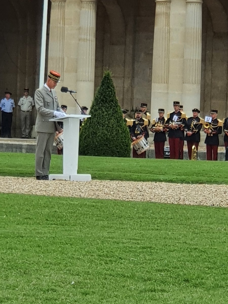 ReseauRenasup's tweet photo. RenaSup dans le cadre de ses projets avec l Armée de Terre participe à  la cérémonie de signature des contrats  de jeunes officiers présidée par le Général Schill, Chef d État Major de l Armée de Terre.
#RenaSup #Armee #Engagement #Fesic #Udesca https://t.co/l06jm2oToz