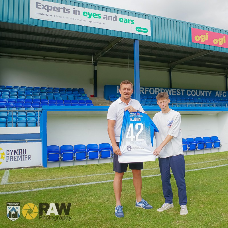 HaverfordwestFC's tweet photo. 🗣️ "It's a really proud moment, especially for my parents who have been supporting me throughout my career."

We caught up with Harri John shortly after the youngster signed his first professional contract with Haverfordwest County! 💙

#PlayingForPembrokeshire
