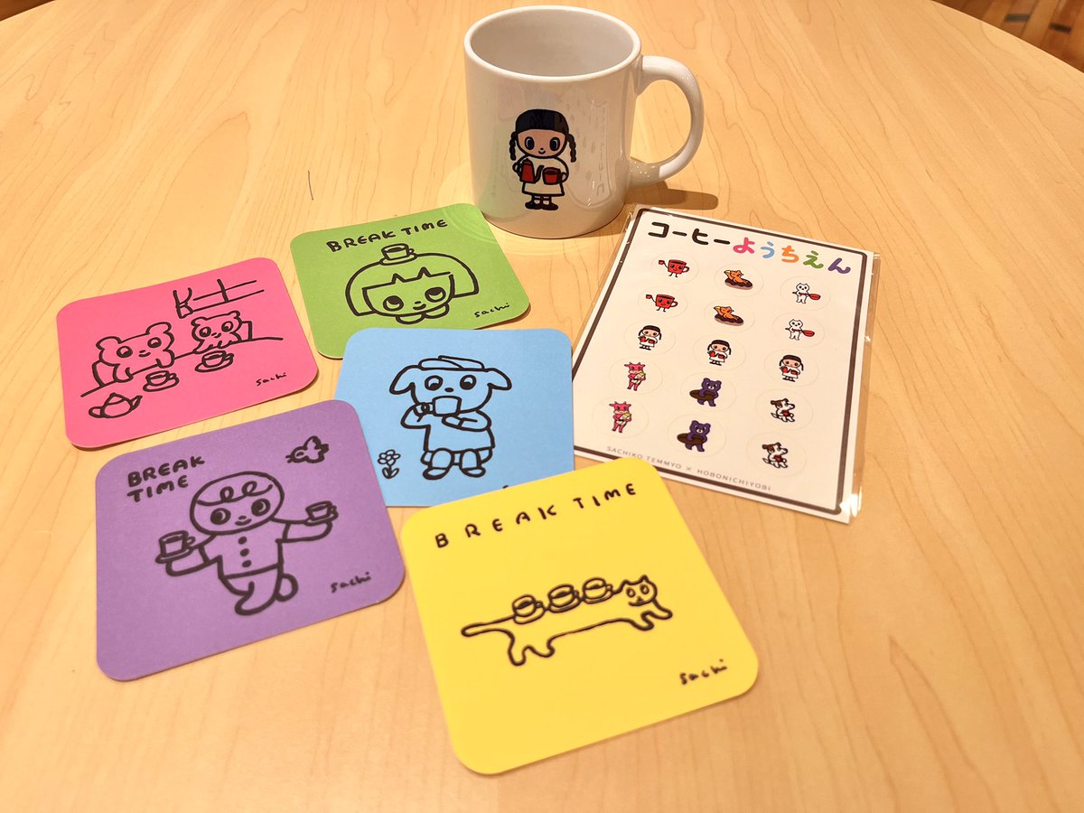 コーヒーようちえん クローズです 会場ではオリジナルグッズも販売中です Sachiko Temmyo さんのイラストがとてもかわいい コースターやマグカップやシールをご用意 スタッフが着用しているtシャツもあります おうちでのコーヒータイムにいかがでしょう では