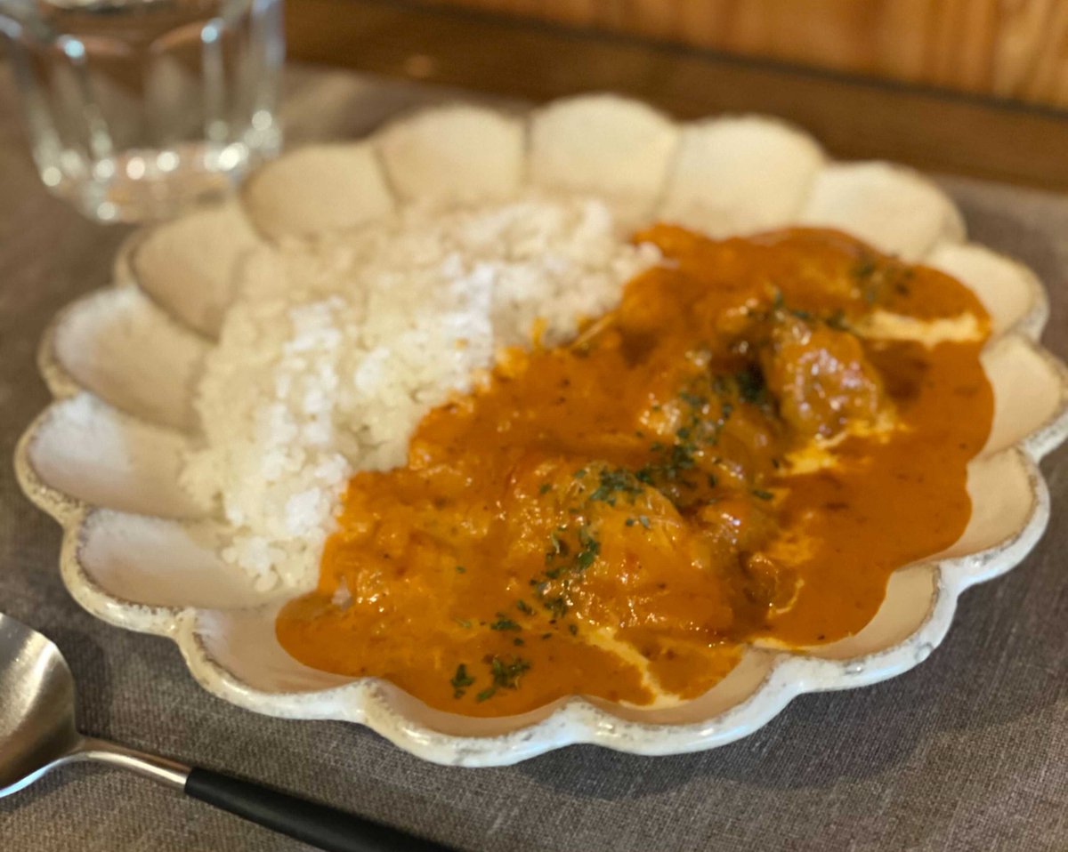 AfsPranzo's tweet photo. 麻布食堂Pranzoです。

月曜日の日替わりメニューは

バターチキンカレー　￥700

皆様のお越しをお待ちしております。
よろしくお願いいたします。 https://t.co/7rEnThIf4n