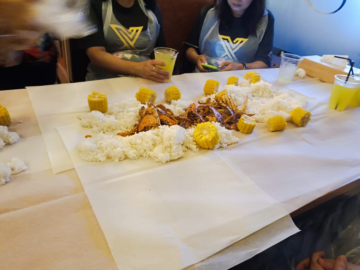 XMAI_Token's tweet photo. Our Dear XMAI Token member 971****964  all the way from Fujairah UAE organized a small gathering for her team and hold a development meeting, on how they can maximize their investment profit. https://t.co/x2fi3Uc1dT