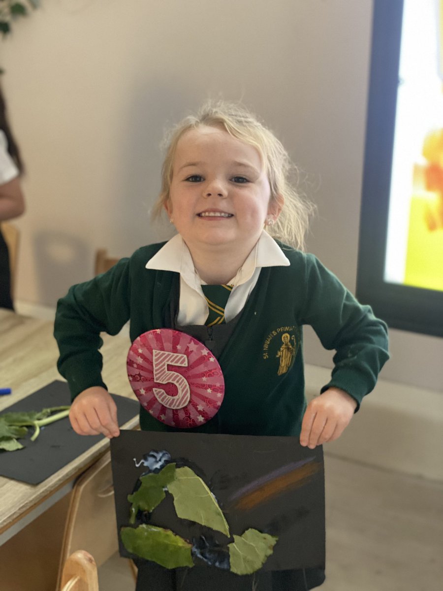 StNinianPS's tweet photo. ⭐️A Golden Visit to P1 Investigators on Thursday. ⭐️ The children were so proud to show off their individual  artwork and talk about the materials they had collected outside. It was great to see their growing confidence! 💚💛 #stninianskidscan https://t.co/DVImciZSNb