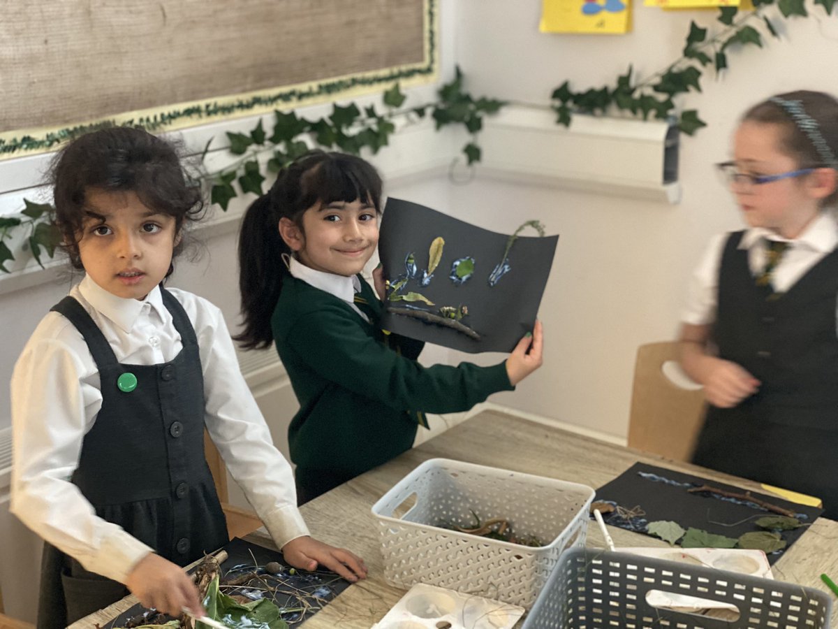 StNinianPS's tweet photo. ⭐️A Golden Visit to P1 Investigators on Thursday. ⭐️ The children were so proud to show off their individual  artwork and talk about the materials they had collected outside. It was great to see their growing confidence! 💚💛 #stninianskidscan https://t.co/DVImciZSNb