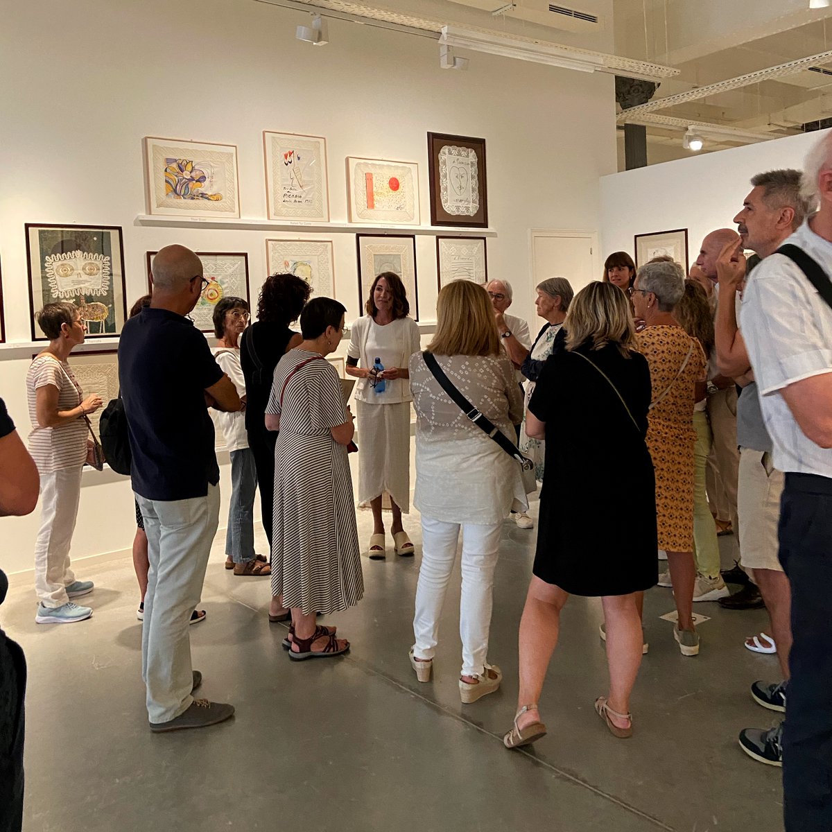 vilacasas's tweet photo. ⚡️ #ACTIVITATSFVC
Als #EspaisVolart de #Barcelona hem gaudit d'una visita guiada de la mà de la comissària #NadiaHernández a l’exposició “Homenatge a Picasso. Vallauris, 1972”.
Moltes gràcies a tothom per assistir-hi!
📍 Visita l’exposició #HomenatgePicasso fins al 02/10. https://t.co/uugZnsJaVS