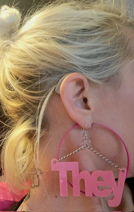Two things I love: picklekitten jewelry (https://t.co/oPfV0URsX9), and my NEW hearing aids 🌈🙌🦾 #cyborgfemme<a href="/tag/cyborgfemme"class="tags"><span>#cyborgfemme</span></a>