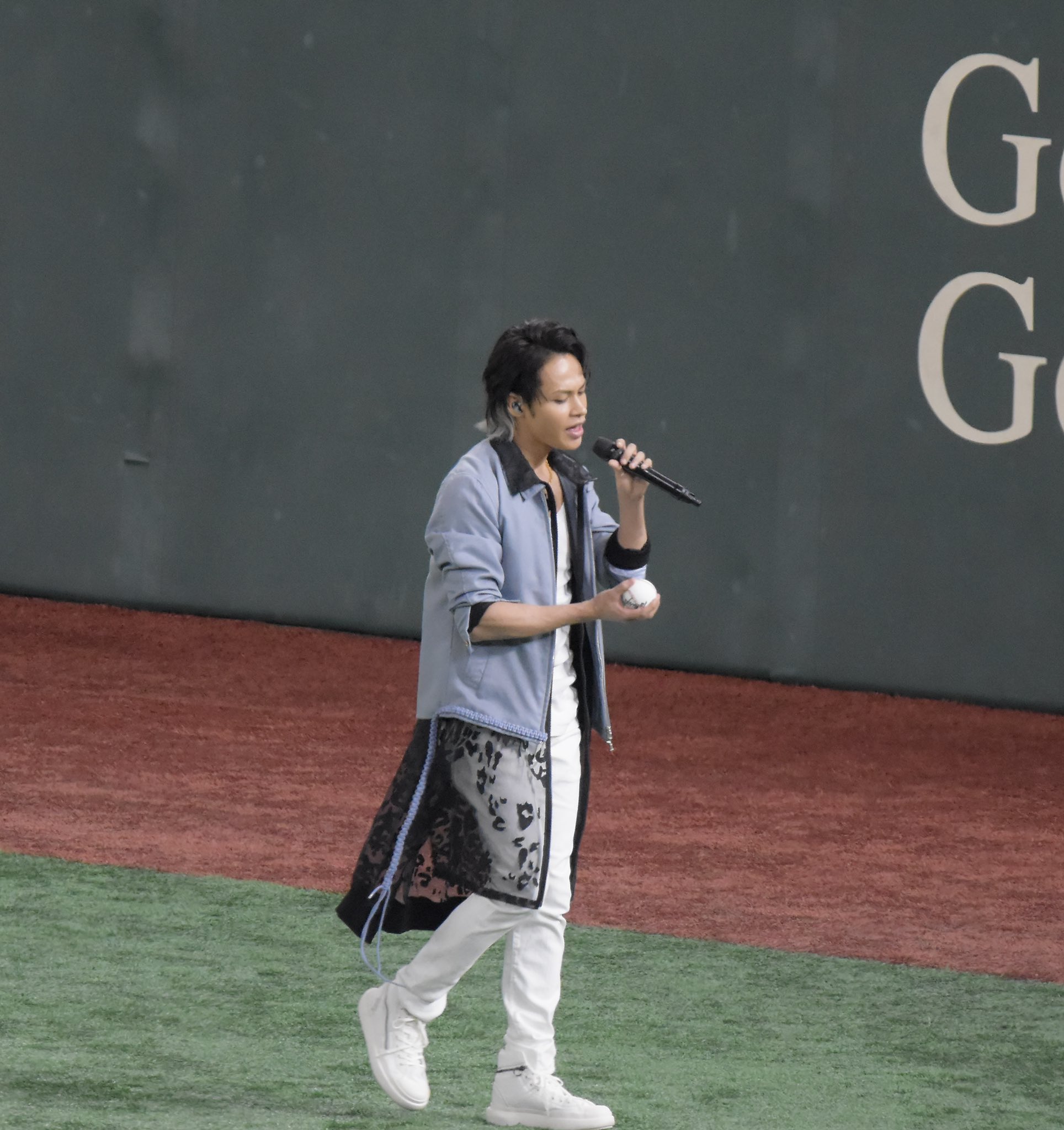 FcSpktEagAISESO?format=jpg&name=large