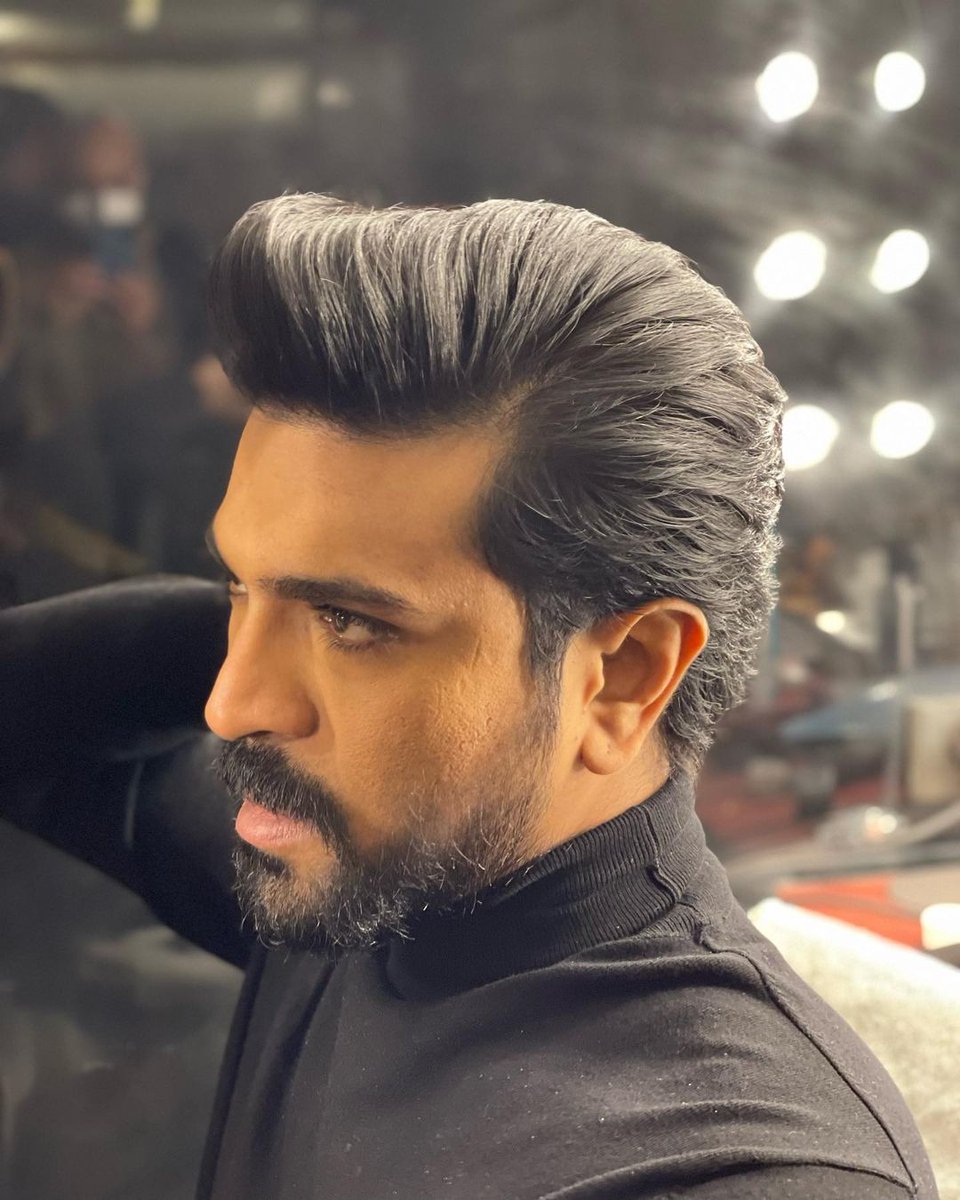 telugufilmnagar's tweet photo. Knock knock...! We've a perfectionist alert!!💥💥
#Ramcharan drops a couple of clicks in a dapper look.🔥🔥

@AlwaysRamCharan #RC15 #Tollywood #TeluguFilmNagar https://t.co/Ndw7FjXMjM