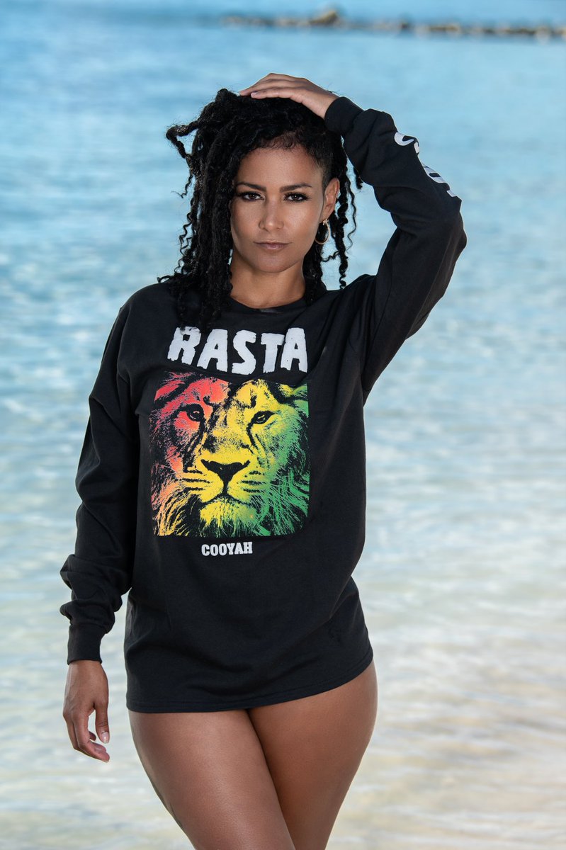 CYEvolution's tweet photo. Sun, sand, sea, and a Rasta tee. 🌊❤️ 
•Model: @EmnyCastillo 
•Photographer: @roamingphoto954 

•Rasta Vibes long sleeve tees available worldwide at https://t.co/NdFDtMEhOq

#Cooyah #OneLove #Rasta #OneLove #irie #reggae #miami https://t.co/S0IiDa6h3g