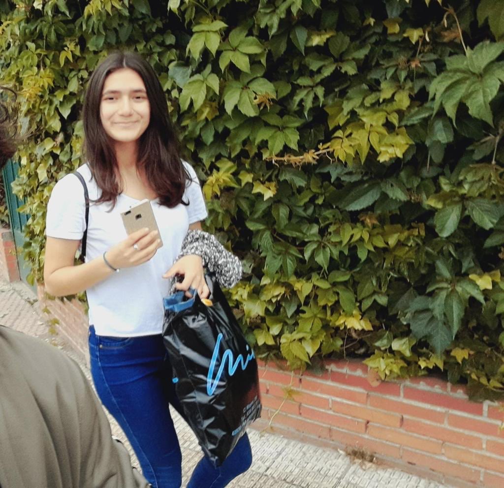 LandaluceAitor's tweet photo. Si pide vuestra ayuda para encontrar la. Desapareció en Leioa( Vizcaya). Tiene 16 años. Se llama María Gabriela. Gracias por vuestra colaboración https://t.co/F1klbPLxFp