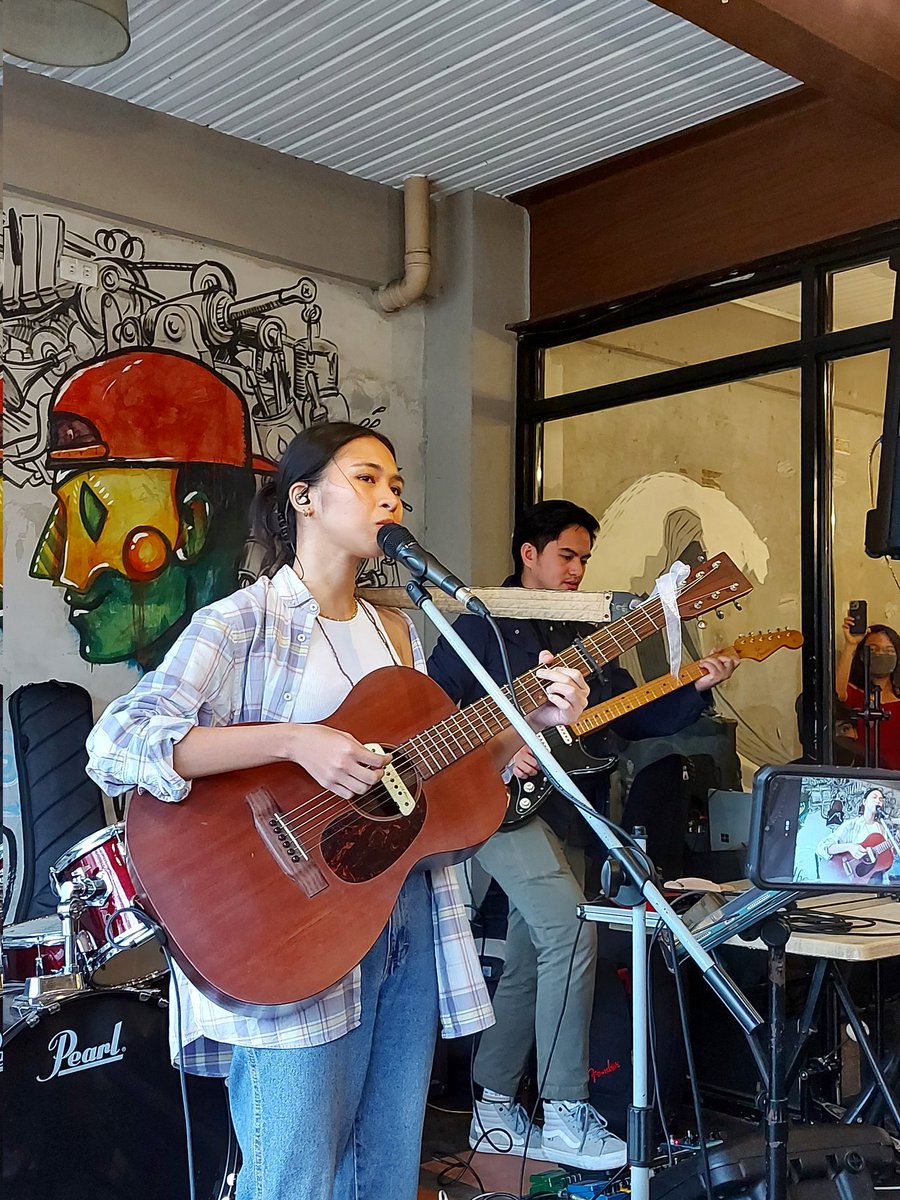 IndieScenePH's tweet image. Tanghalian Gig Series: Damdamin ko'y umaapaw in a parallel universe ✨️ @jessxpats @thebandshirley @clarabeninmusic