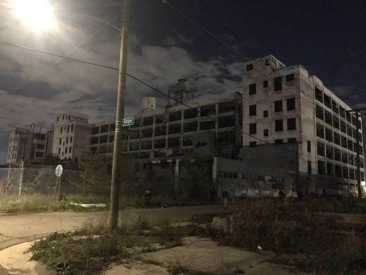 Greyson_Ritter's tweet photo. The ruins from yesteryears which are to becomes the grounds for new developments tomorrow. Detroit, MI https://t.co/rEsIAWgvyn